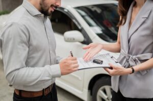 Avión de papel, seguros, seguro para auto, cobertura, tipos de seguros para auto, autocompara, cotizador de seguros